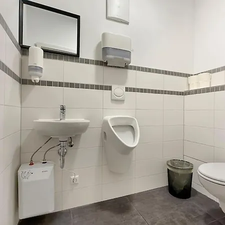 Event- & Komfortzone Fuer Gruppen In Apartament