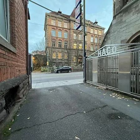 Event- & Komfortzone Fuer Gruppen In Apartment