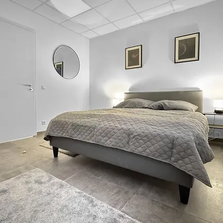 Event- & Komfortzone Fuer Gruppen In Apartment