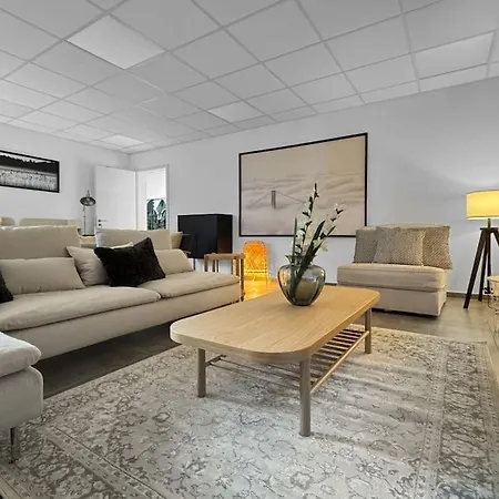Event- & Komfortzone Fuer Gruppen In Apartment