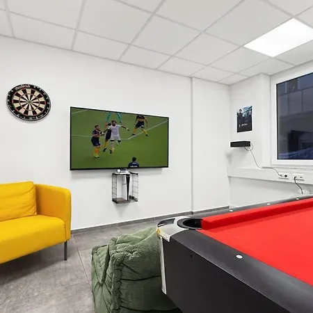 Event- & Komfortzone Fuer Gruppen In Apartment
